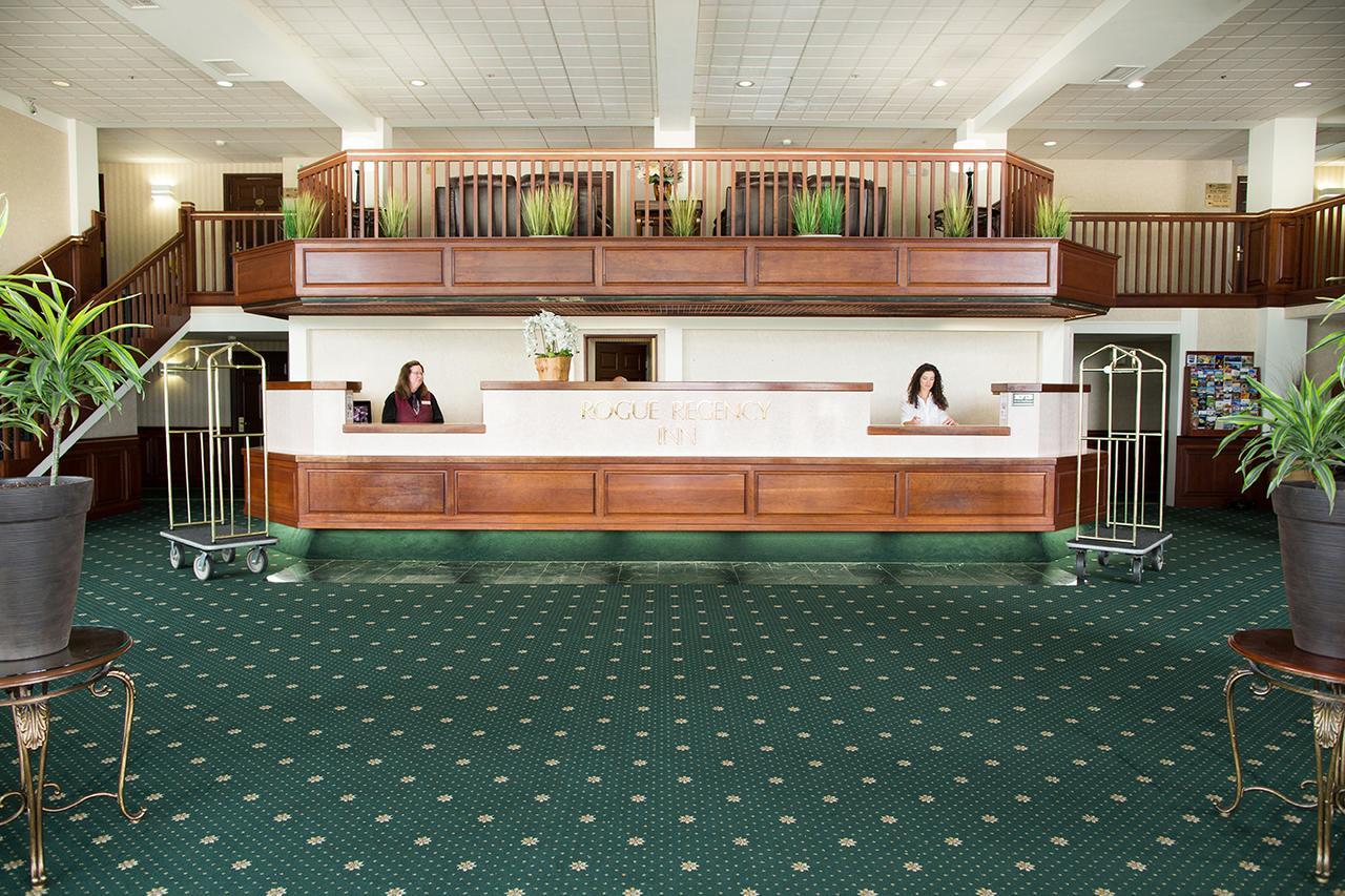 Rogue Regency Inn&Suites Medford Exterior foto