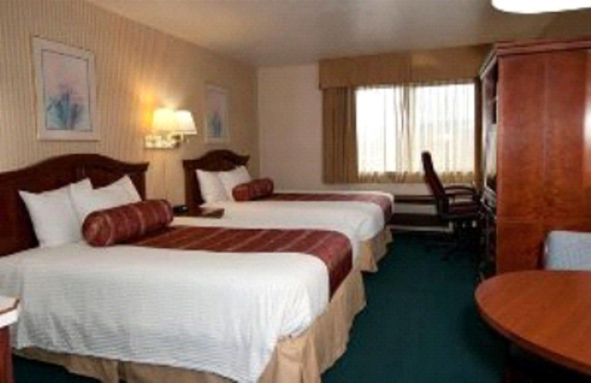 Rogue Regency Inn&Suites Medford Exterior foto
